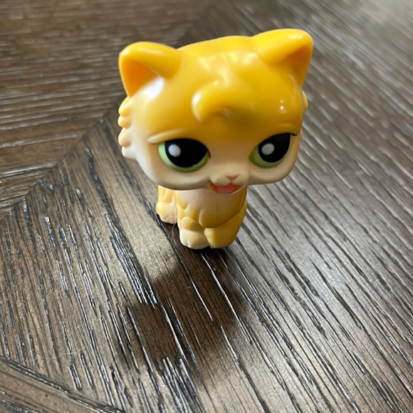 Littlest pet shop, first generation, rare, magnetic motion, yellow cat 2005 #4 - Picture 3 of 9